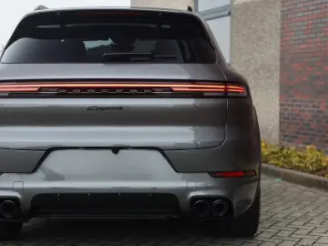 PORSCHE Cayenne E-Hybrid   VOLLAUSTATTUNG! Burmester