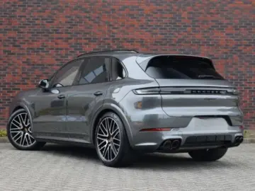 PORSCHE Cayenne E-Hybrid   VOLLAUSTATTUNG! Burmester