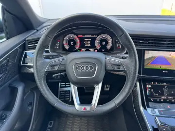 Audi Q8 S-line 286 CP