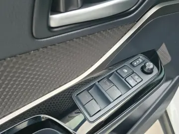 TOYOTA C-HR Hybrid  -  2.0 - 184 CP Classy