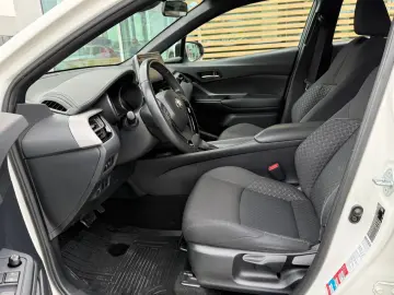 Toyota C-HR C-enter 1.8 Hybrid 122  CP