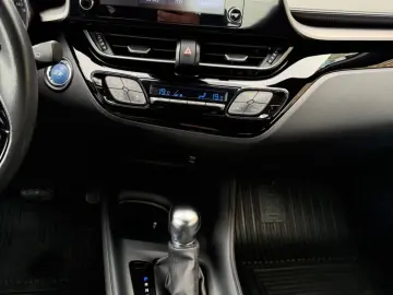 Toyota C-HR C-enter 1.8 Hybrid 122  CP
