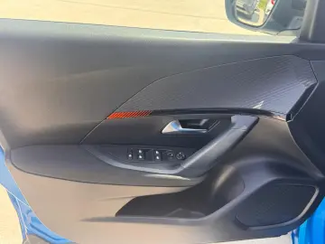 PEUGEOT 2008 1.2 PureTech 100 CP MT6 Allure