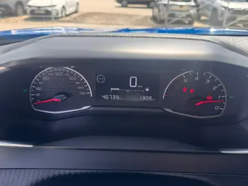 PEUGEOT 2008 1.2 PureTech 100 CP MT6 Allure