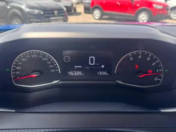 PEUGEOT 2008 1.2 PureTech 100 CP MT6 Allure