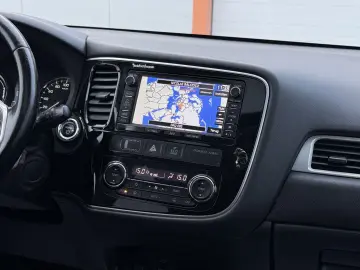 Mitsubishi Outlander 2.0 Benzina Hybrid 4x4 200CP 2013 12 Eu