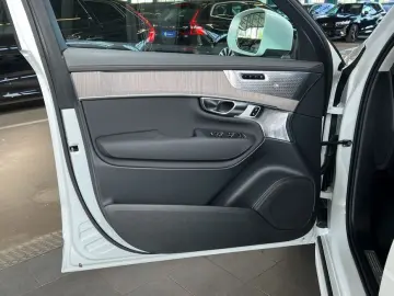 VOLVO XC90 B5 AWD Plus-Bright 7S Neues-Modell Luftfahr