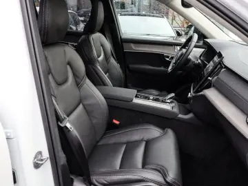 VOLVO XC90 T8 AWD Ultra Dark NP 109.220 -  Four-C 22'
