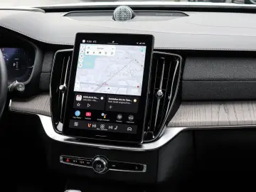 VOLVO XC90 T8 AWD Ultra Dark NP 109.220 -  Four-C 22'