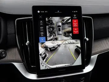 VOLVO XC90 T8 AWD Ultra Dark NP 109.220 -  Four-C 22'