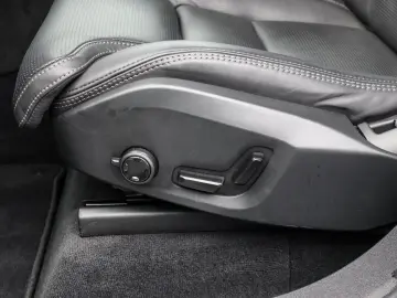 VOLVO XC90 T8 AWD Ultra Dark NP 109.220 -  Four-C 22'