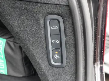 VOLVO XC90 T8 AWD Ultra Dark NP 109.220 -  Four-C 22'