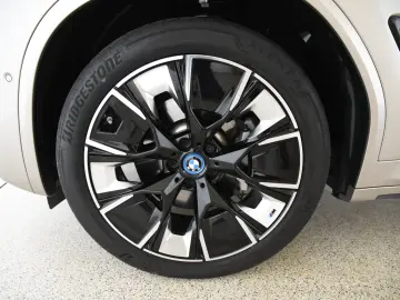 BMW iX3 - Garantie pana 12-2026