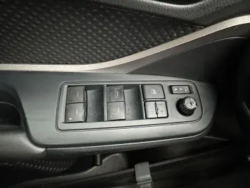 TOYOTA C-HR Hybrid Business Edition NAVI SHZ TEMP KAM