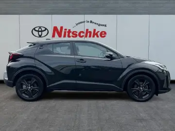 TOYOTA 1.8 L Hybrid Business Edition