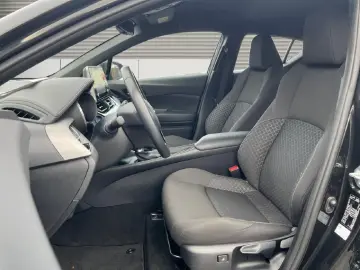 TOYOTA 1.8 L Hybrid Business Edition