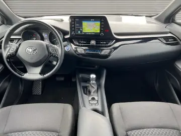 TOYOTA 1.8 L Hybrid Business Edition