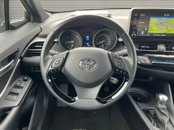 TOYOTA 1.8 L Hybrid Business Edition