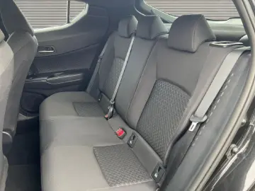 TOYOTA 1.8 L Hybrid Business Edition