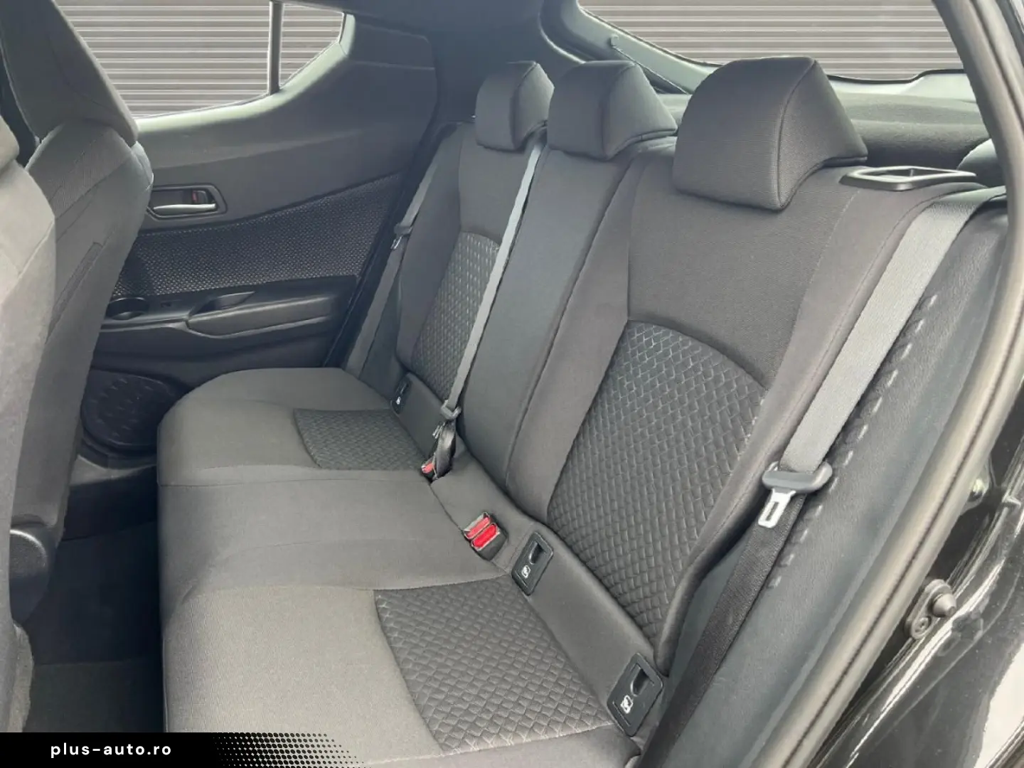 TOYOTA 1.8 L Hybrid Business Edition