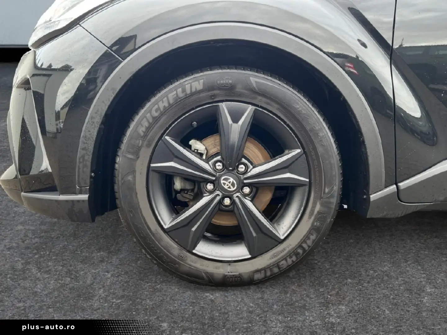 TOYOTA 1.8 L Hybrid Business Edition