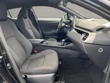 TOYOTA 1.8 L Hybrid Business Edition