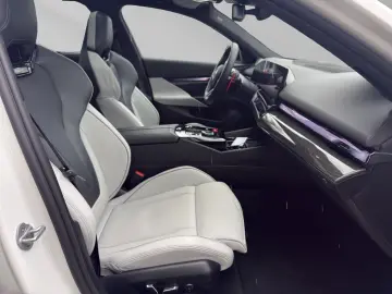 BMW M5 Touring AHK