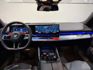 BMW M5 Touring  Sonderlackierung  Sitzbelüftung  Bow