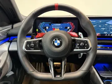 BMW M5 Touring  Sonderlackierung  Sitzbelüftung  Bow