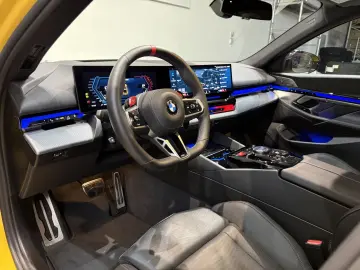 BMW M5 Touring  Sonderlackierung  Sitzbelüftung  Bow