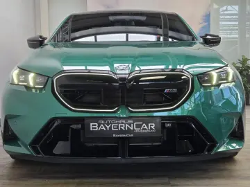 BMW M5 Lim Keramik Sitzlüftung ACC Panorama ACC B&W