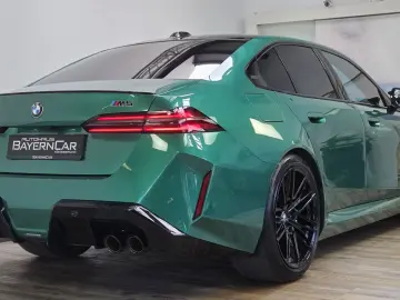 BMW M5 Lim Keramik Sitzlüftung ACC Panorama ACC B&W