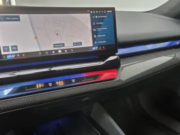 BMW M5 Lim Keramik Sitzlüftung ACC Panorama ACC B&W