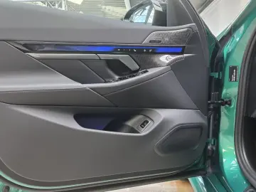 BMW M5 Lim Keramik Sitzlüftung ACC Panorama ACC B&W