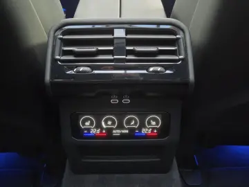 BMW M5 Lim Keramik Sitzlüftung ACC Panorama ACC B&W