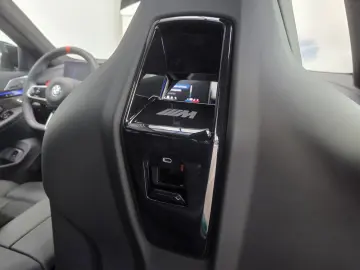 BMW M5 Lim Keramik Sitzlüftung ACC Panorama ACC B&W