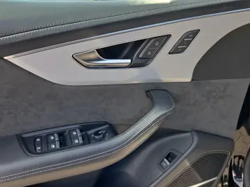 AUDI SQ8 SUV TFSI Navi Matrix Alu HUD B&O PDC Pano Vi