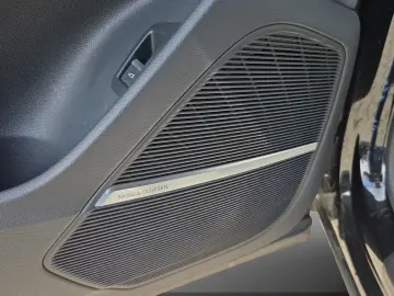 AUDI SQ8 SUV TFSI Navi Matrix Alu HUD B&O PDC Pano Vi