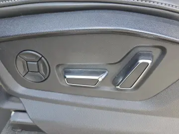 AUDI SQ8 SUV TFSI Navi Matrix Alu HUD B&O PDC Pano Vi