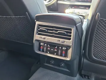 AUDI SQ8 SUV TFSI Navi Matrix Alu HUD B&O PDC Pano Vi