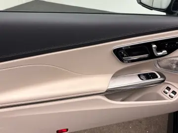 MERCEDES-BENZ CLE 300 e AMG Night Pano Burmester Head-Up 360