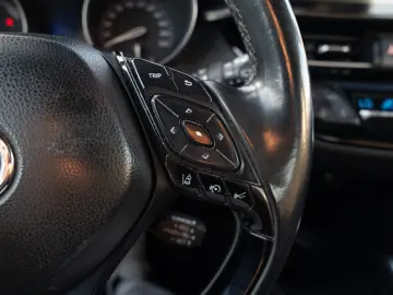 Toyota CH-R Business Edition 1.8 Hybrid