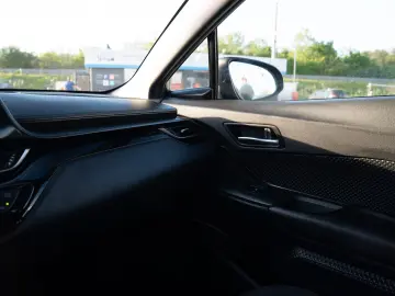 Toyota CH-R Business Edition 1.8 Hybrid