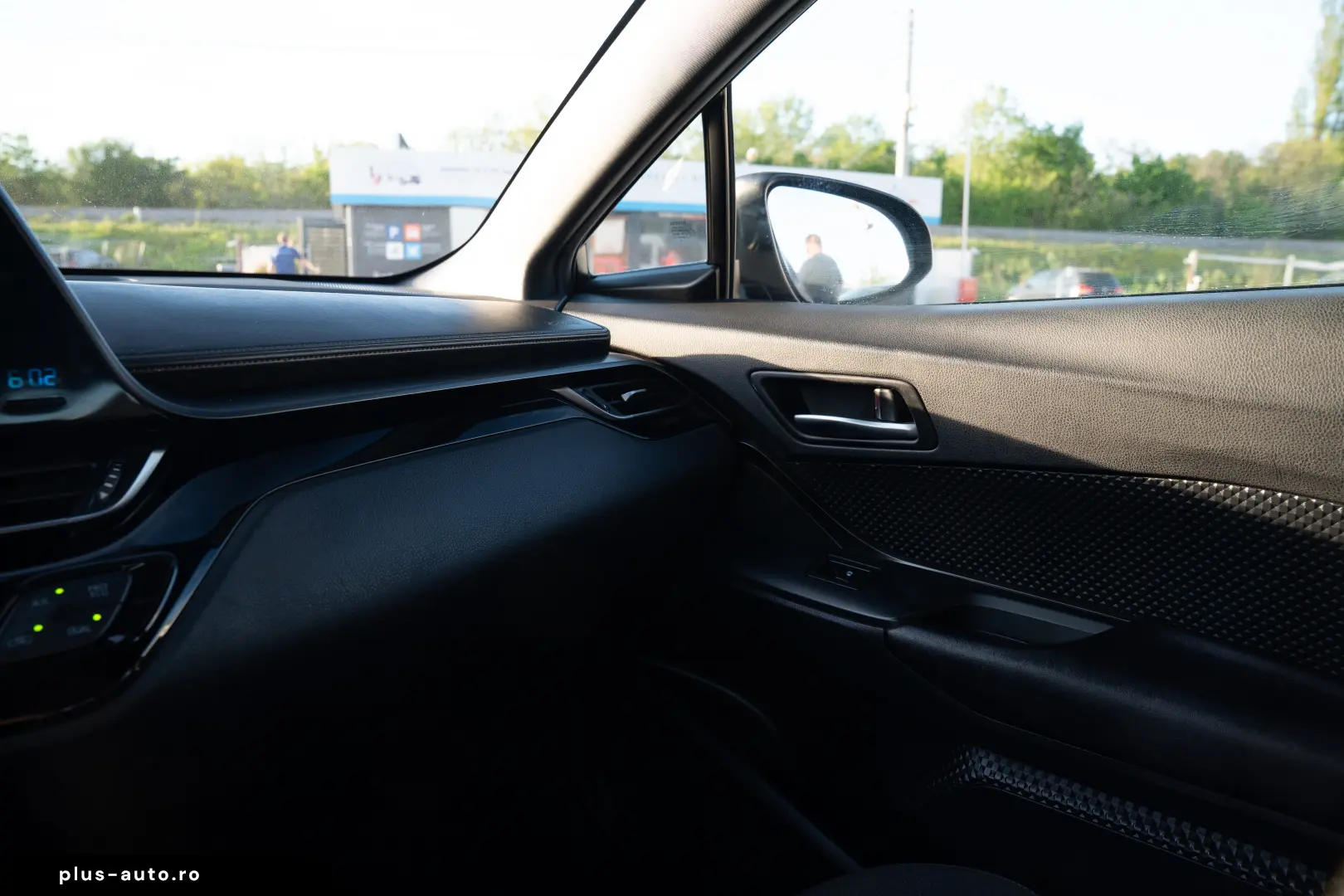 Toyota CH-R Business Edition 1.8 Hybrid