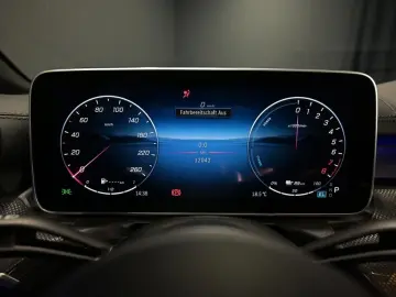 MERCEDES-BENZ CLE 300e AMG DIGITAL BURM PANO DISTRO MEMORY