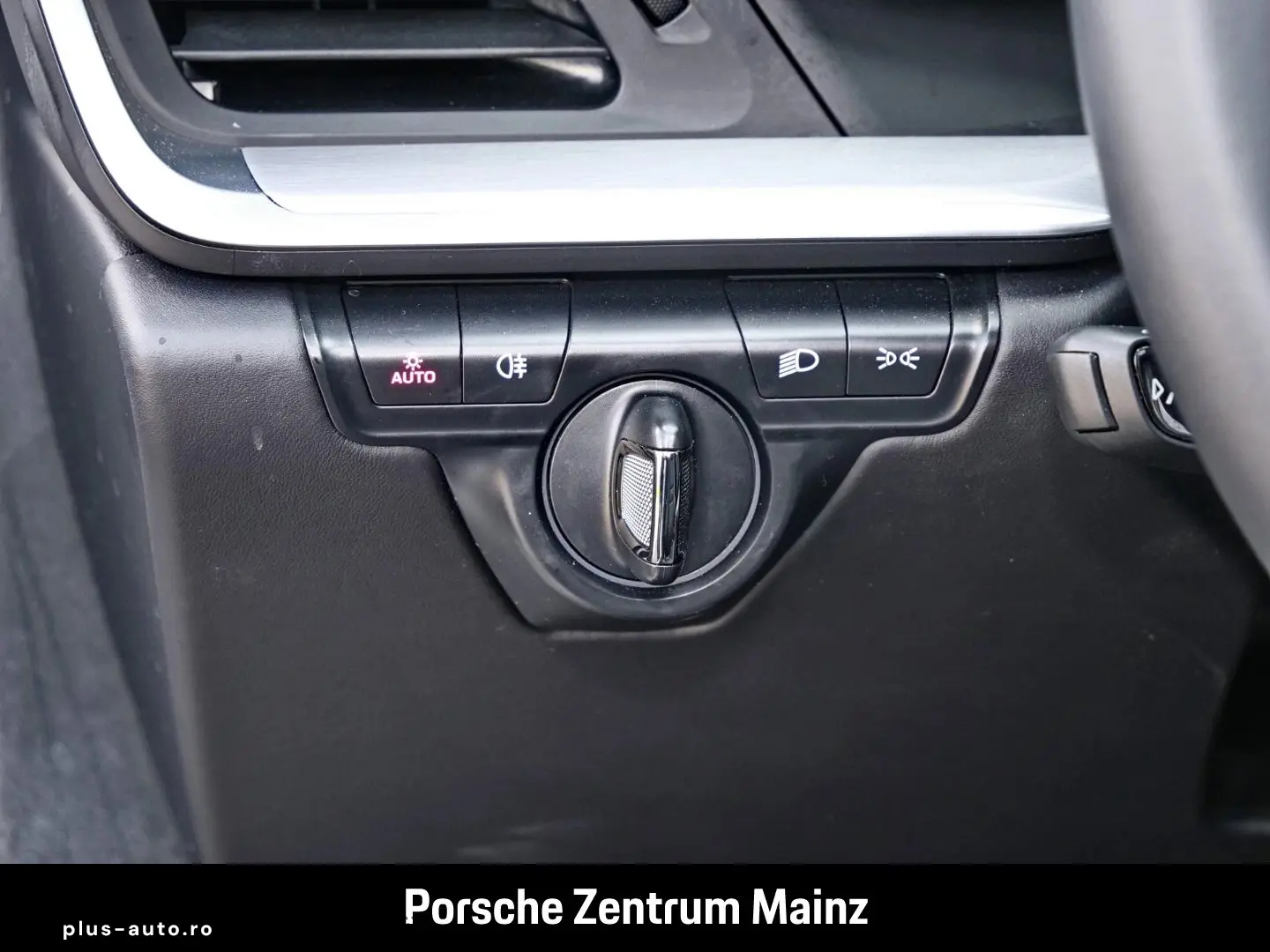 PORSCHE 992 911 Carrera 4S Cabriolet Sportabgas BOSE