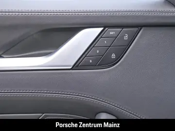 PORSCHE 992 911 Carrera 4S Cabriolet Sportabgas BOSE