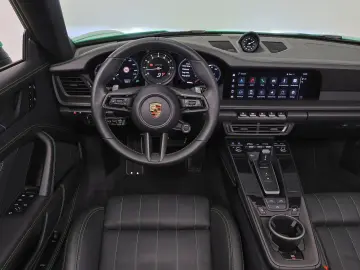 PORSCHE 911 Carrera 4 GTS Cabriolet