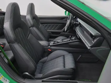 PORSCHE 911 Carrera 4 GTS Cabriolet