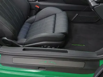 PORSCHE 911 Carrera 4 GTS Cabriolet